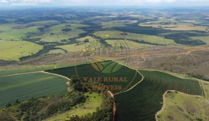 EXCELENTE FAZENDA DE 1.040 HECTARES NA REGIÃO DE ARAXÁ - MG  FA00161