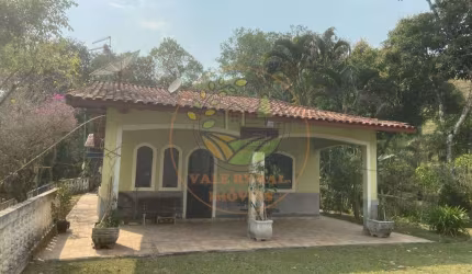 MARAVILHOSO SITIO COM LAGO E PISCINA EM MONTEIRO LOBATO - SP  ST00188