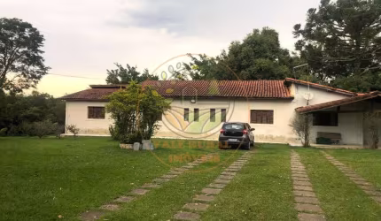 CHÁCARA COM PISCINA E ÁREA GOURMET EM JACAREÍ - SP  CH00346