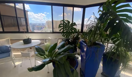 Cobertura duplex onde cada detalhe foi cuidadosamente escolhido para criar um ambiente de elegância e conforto.