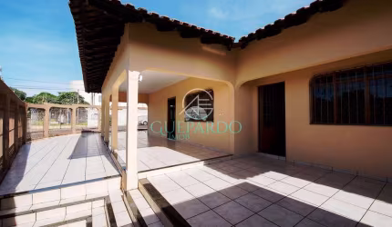 Casa terrea à venda, 3 dormitorios, sendo 1 suite, edicula com churrasqueira no Santiago, Londrina