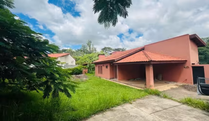 Casa à Venda no Condomínio Chácaras Flora - Itu/SP