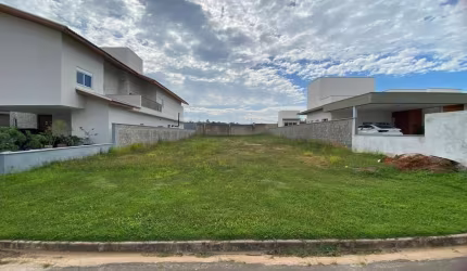 Terreno a Venda no Condomínio Portal dos Bandeirantes em Salto.