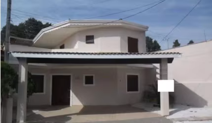 Casa à venda com 3 dormitórios no Condomínio Aldeia de España em Itu/SP.