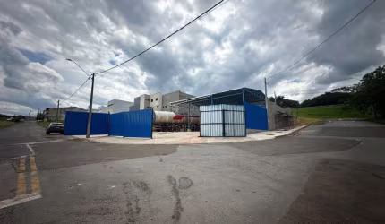 Barracão Industrial com Piso de Concreto Reforçado e 1108m²! Ideal para Transportadoras e Caminhões