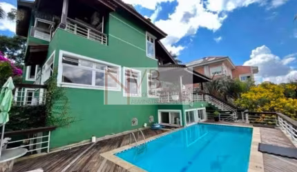 Casa à Venda em Euroville, Carapicuíba - 3 Suítes, 395m²