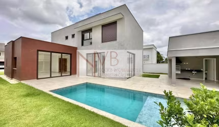 Casa em Granja Viana: 4 Suítes e 307m² por R$3,9M