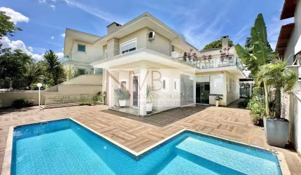 Cond. Golf Village - Impecável, 4 dorms / 2 suítes, varanda gourmet, piscina, 3 lareiras!