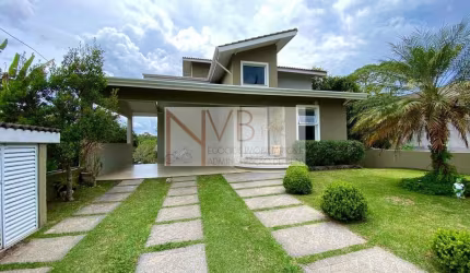 MODERNA E ACONCHEGANTE CASA COM 322m²  EM VARGEM GRANDE PAULISTA - PORTEIRA FECHADA