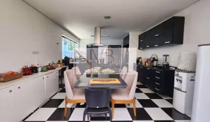 Casa à Venda SP II: 6 Dormitórios e 3 Suítes - R$ 1.300.000