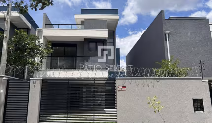 Sobrado triplex com 3 dormitórios e 2 vagas de garagem no Cajuru - Curitiba/PR