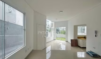 Sobrado Novo, primeira locação, em Condomínio Fechado, 03 Dormitórios, 1 Vaga de Garagem, Santa Cândida - Curitiba/PR