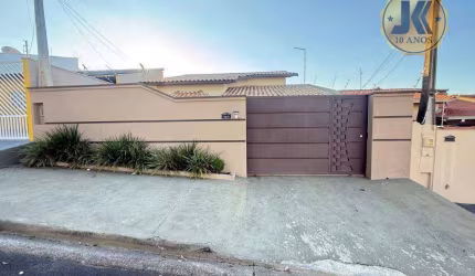 Casa com 3 dormitórios à venda, 147 m² por R$ 650.000,00 - Jardim Silvio Rinaldi - Jaguariúna/SP