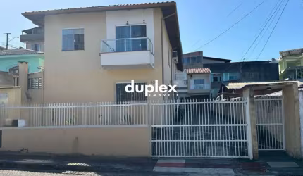 SOBRADO COM 3 DORMITÓRIOS, LAVABO E 1 VAGA COBERTA NO REAL PARQUE