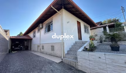 CASA 4 DORMITÓRIOS SENDO 1 SUÍTE, EDÍCULA COM CHURRASQUEIRA, QUINTAL E VAGA 5 CARROS