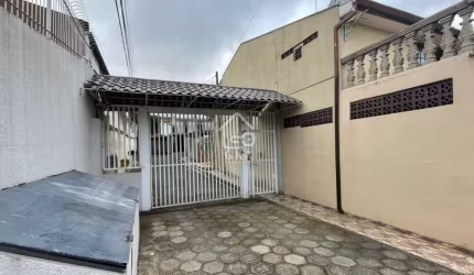 Casa em condomínio fechado com 3 quartos à venda na Rua Júlio Zandoná, Alto Boqueirão, Curitiba, 72 m2 por R$ 370.000