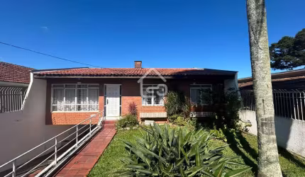Casa com 4 quartos à venda na Rua Robert Kennedy, Tingui, Curitiba, 315 m2 por R$ 970.000