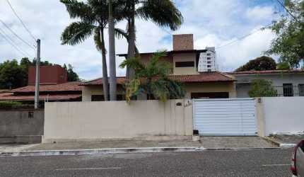 Casa à Venda em Miramar