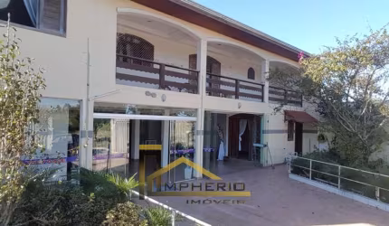 Imóvel de Luxo: Casa à Venda em Curitiba-PR, 4 quartos, 1 suíte, 2 salas, 2 vagas de garagem e 700m² de área no Tatuquara!