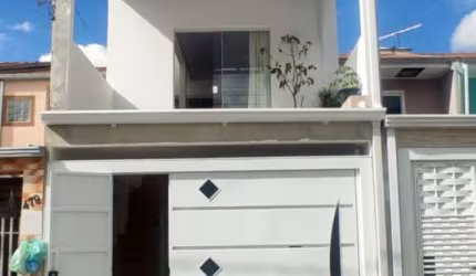 Casa à venda na Cidade Industrial, Curitiba-PR: 3 quartos, 1 sala, 2 banheiros, 1 vaga de garagem - 120m² de área
