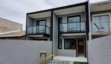 Imperdível casa à venda em Curitiba-PR, bairro Tatuquara! 3 quartos, 1 suíte, 1 sala, 2 banheiros, 82m². Venha conferir!