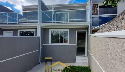 Excelente oportunidade: Casa à venda em Curitiba-PR, no Campo de Santana, com 2 quartos, 1 sala, 1 banheiro e 1 vaga de garagem!