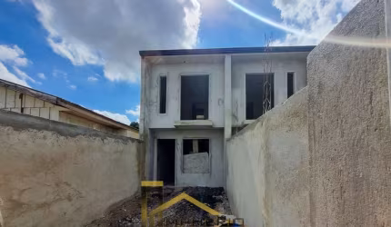 Imperdível oportunidade de adquirir casa com 2 quartos e garagem no Tatuquara, Curitiba-PR!