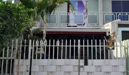 Excelente oportunidade! Casa à venda em Curitiba-PR, Campo de Santana, com 3 quartos, 1 sala, 2 banheiros e 2 vagas de garagem.