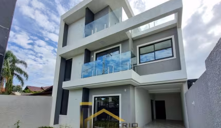 Imperdível! Casa à venda em Curitiba-PR, bairro Pinheirinho, 3 quartos, 1 suíte, 1 sala, 2 banheiros, 2 garagens, 160m².