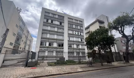 * OPORTUNIDADE!!!! Apartamento excelente abaixo do valor de mercado para quem quer fazer retrofit e vender com valor maior!