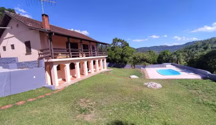 Sítio com ampla casa e piscina a venda em Picada Café na Serra Gaúcha
