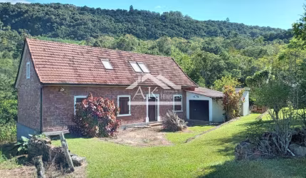 Sítio com casa centenária e arroio a venda em Linha Nova na Serra Gaúcha