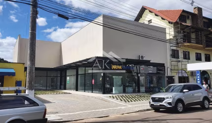 Sala comercial com mezanino à venda no centro de Picada Café, na Serra Gaúcha