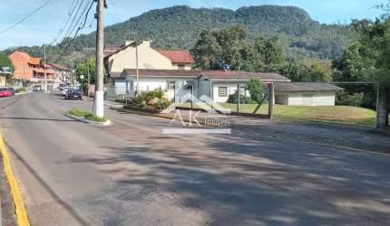 Área comercial com 1.600 m² à venda no centro de Picada Café, na Serra Gaúcha