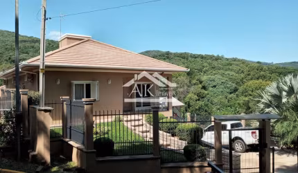 Casa com quiosque, piscina e linda vista a venda em Morro Reuter na Serra Gaúcha