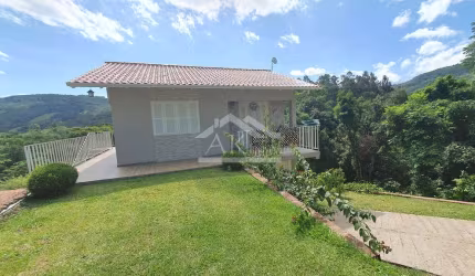 Casa com amplo terreno e 3 quartos à venda em Picada Café na Serra Gaúcha