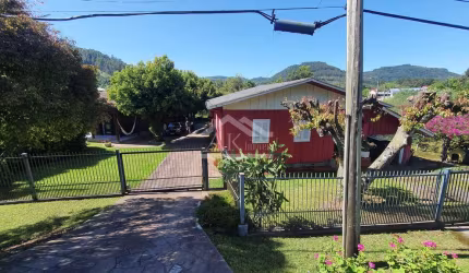 Chalés à venda às margens da BR-116 em Picada Café, na Serra Gaúcha