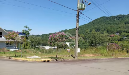 Terreno de esquina à venda no Centro de Picada Café, na Serra Gaúcha