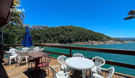 Casa de frente para o mar na praia do Sorocotuba - Guarujá.