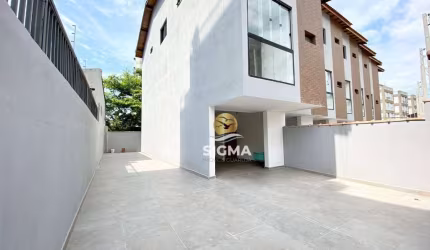 Sobrado com 3 dormitórios à venda, 163 m² por R$ 700.000,00 - Enseada - Guarujá/SP