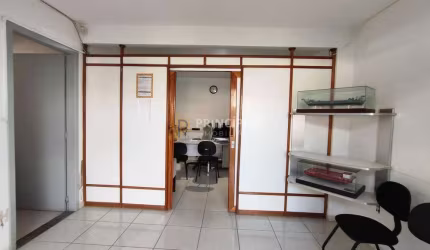 Prédio à venda  por R$ 1.500.000,00 - Centro - Navegantes/SC