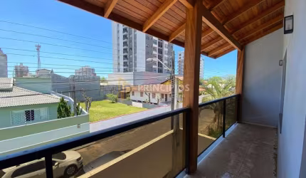 Sobrado com 4 dormitórios à venda, 300 m² por R$ 1.300.000 - Centro - Navegantes/SC