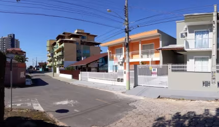SOBRADO GEMINADO - CENTRO - PRAIA CENTRAL