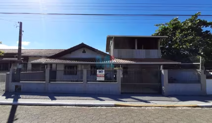 CASA - MORADIA FIXA - RUA PAVIMENTADA