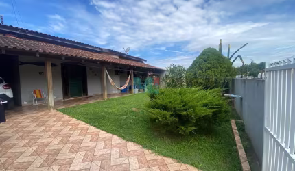 Casa Espaçosa com Jardim e Varanda – Ideal para Sua Família! com 161m² de área c