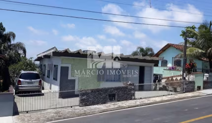 CASA MUITO BEM LOCALIZADA - CENTRO DA CIDADE - BARRA VELHA - SC