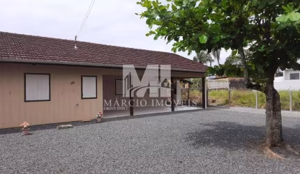 Casa mista para LOCAÇÃO ANUAL no Centro de Barra Velha/Sc.