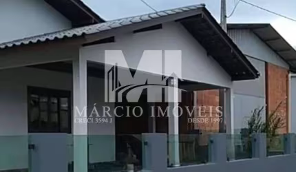 CASA COM BARRAÇÃO MUITO BEM LOCALIZADA