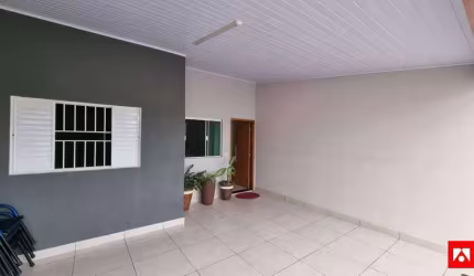 Casa à Venda no Jardim das Orquídeas em Americana com 2 Quartos (1 Suíte) e 6 Vagas de Garagem.
