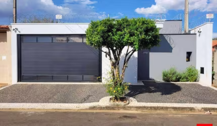 Sobrado à Venda no Bairro Cidade Jardim, Americana com 3 Quartos (1 Suíte) e Garagem.